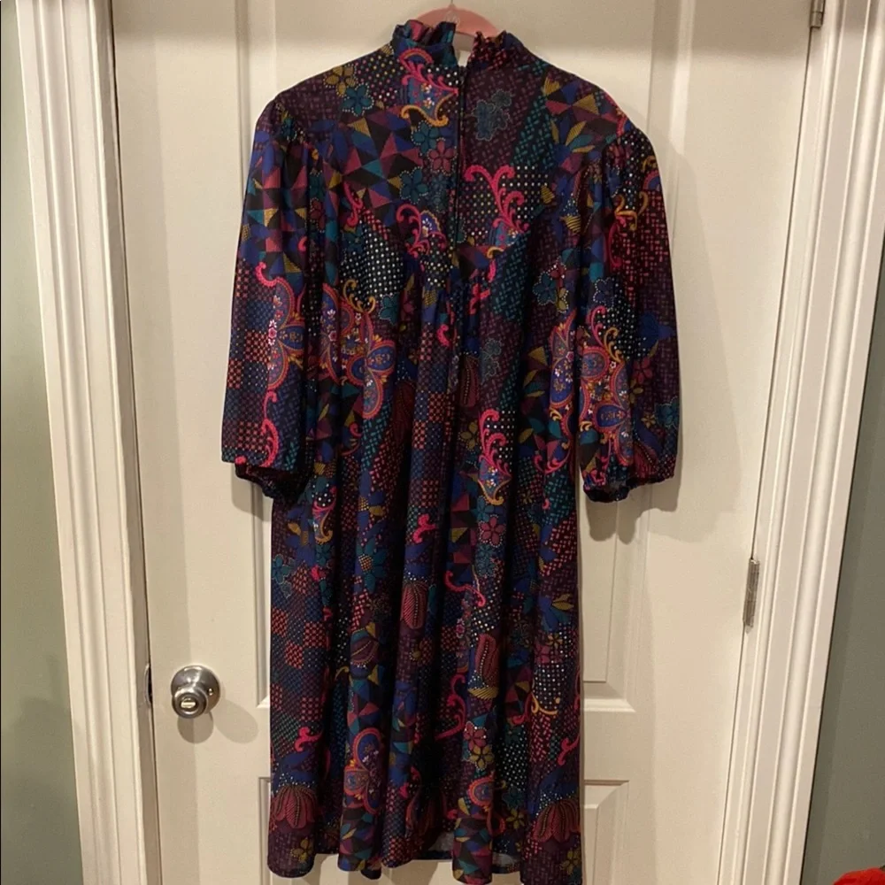 Vintage Patterned Dress - Picture 2 of 5